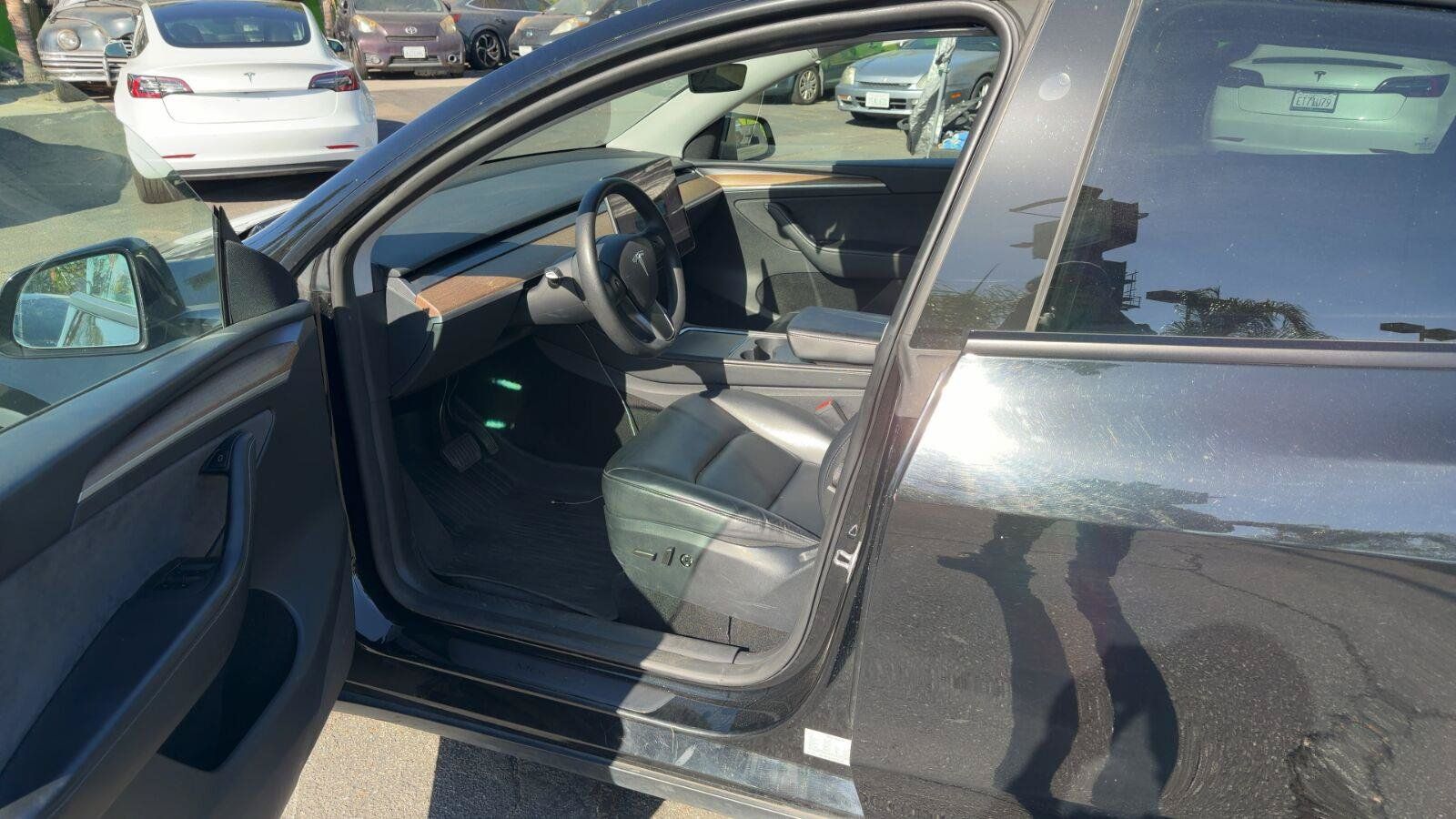Used 2024 Tesla Model Y Long Range AWD/4WD image 5