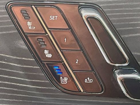 Used 2025 Cadillac Lyriq Luxury w/ LPO, Floor Liner Package AWD/4WD image 21
