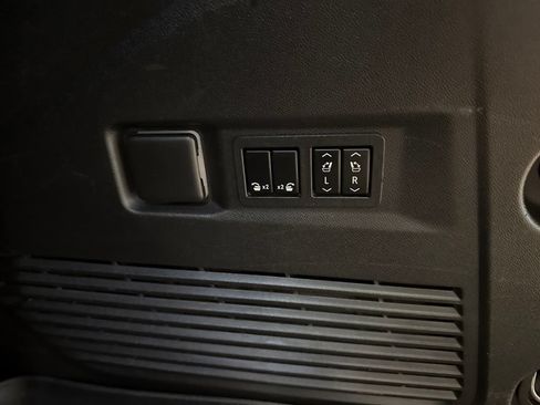 Used 2021 Chevrolet Tahoe Premier AWD/4WD image 19
