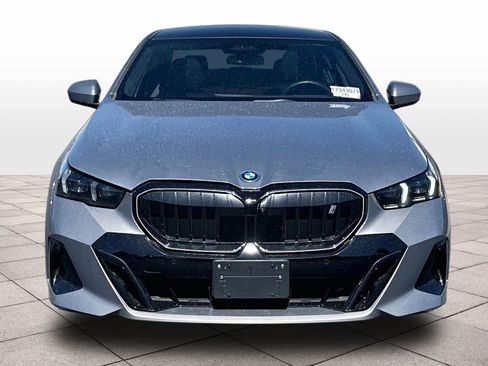 Used 2025 BMW i5 xDrive40 w/ Executive Package AWD/4WD image 2