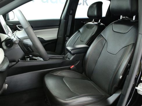 Used 2023 Jeep Compass Limited AWD/4WD image 12
