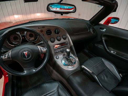 Used 2007 Pontiac Solstice Convertible w/ Premium Package image 17