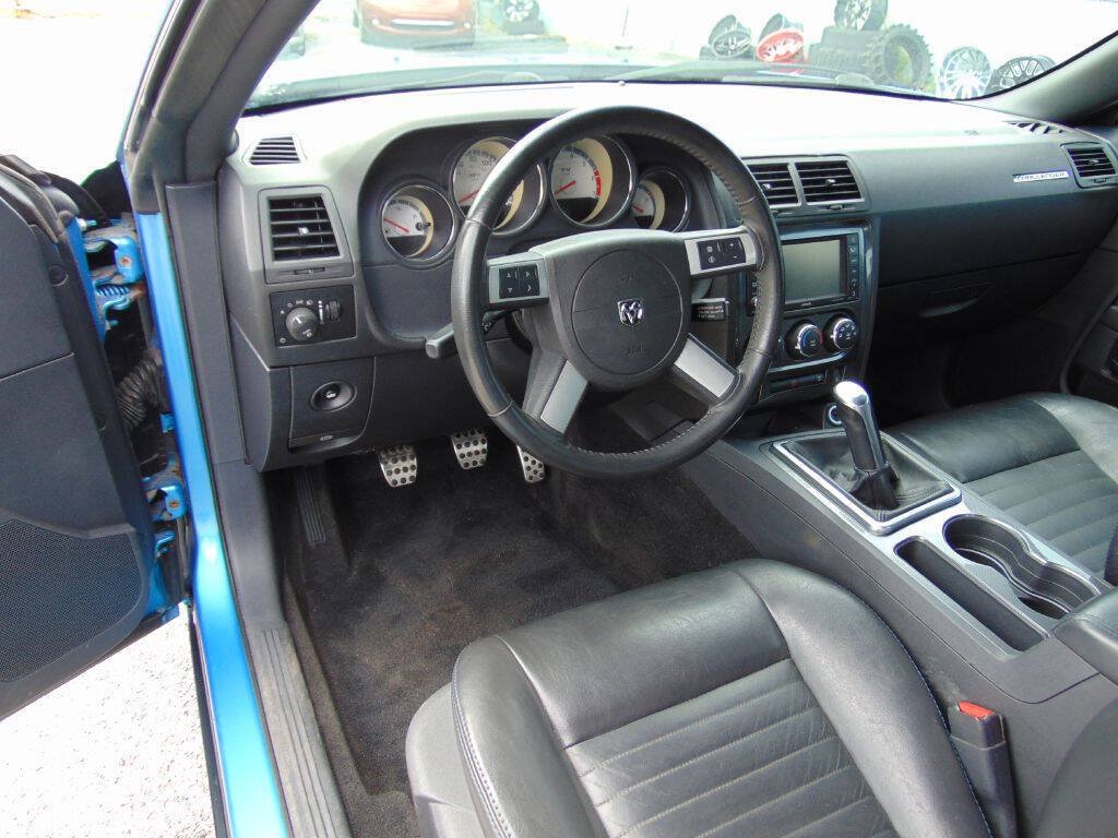 Used 2009 Dodge Challenger R/T RWD image 16