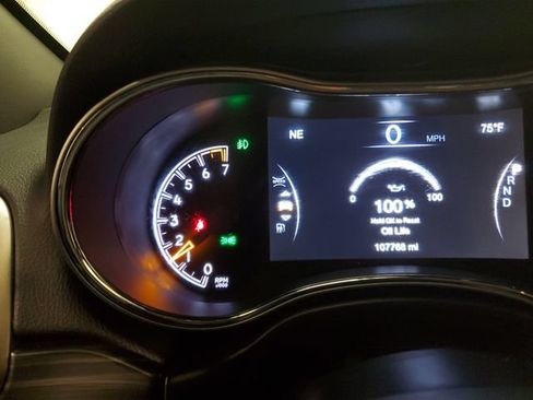 Used 2019 Jeep Grand Cherokee Altitude AWD/4WD image 16