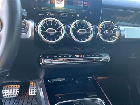 Used 2021 Mercedes-Benz GLB 250 4MATIC image 33