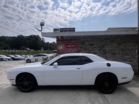 Used 2019 Dodge Challenger SXT w/ Blacktop Package RWD image 3