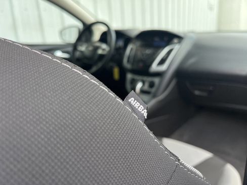 Used 2014 Ford Focus SE w/ SE Sport Package FWD image 18