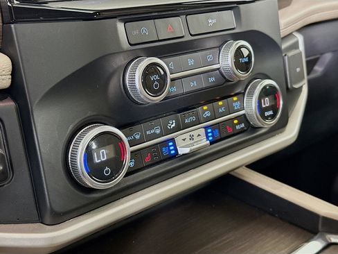 Used 2023 Ford Expedition Limited image 24