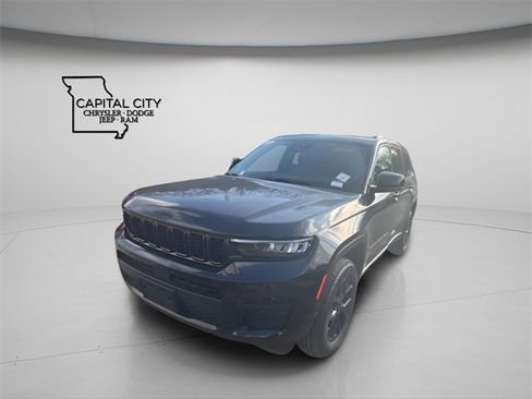 New 2025 Jeep Grand Cherokee L Altitude image 4