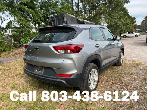 Used 2023 Chevrolet TrailBlazer LS w/ LPO, Blackout Package FWD image 2