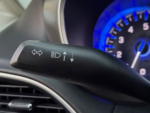 Used 2024 Chrysler Pacifica Touring-L image 8