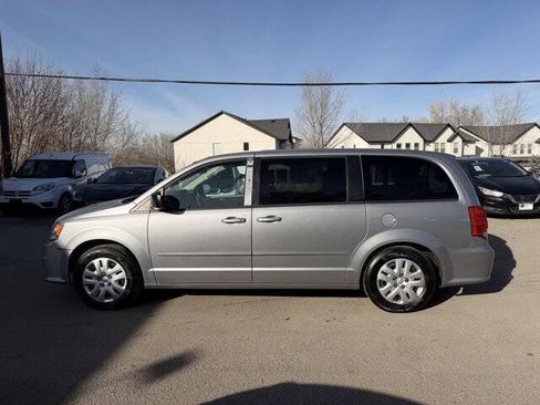 Used 2017 Dodge Grand Caravan SE image 8