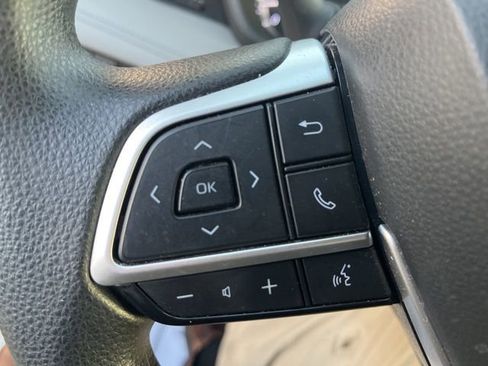 Certified 2023 Toyota Highlander L image 15