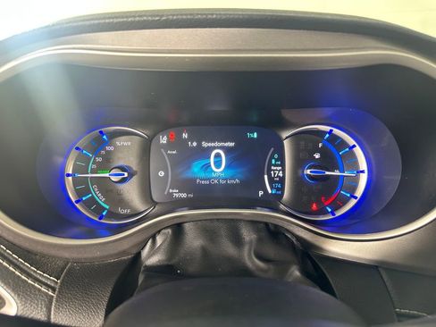 Used 2023 Chrysler Pacifica Touring-L FWD image 26