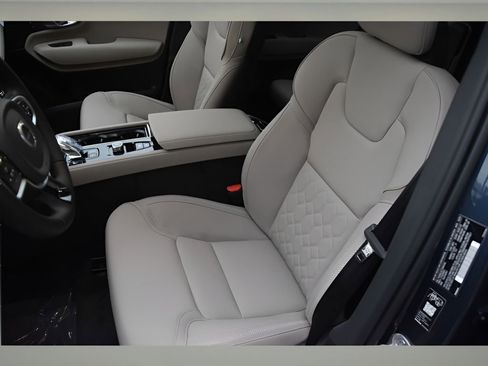 New 2026 Volvo XC90 B6 Plus w/ Protection Package Premier image 7