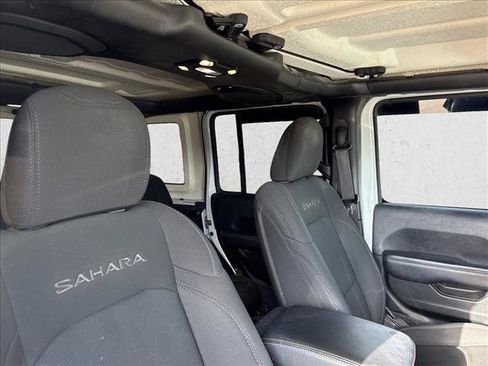 Used 2019 Jeep Wrangler Unlimited Sahara AWD/4WD image 15