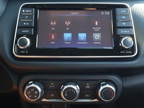 New 2025 Nissan Kicks Play S image 29