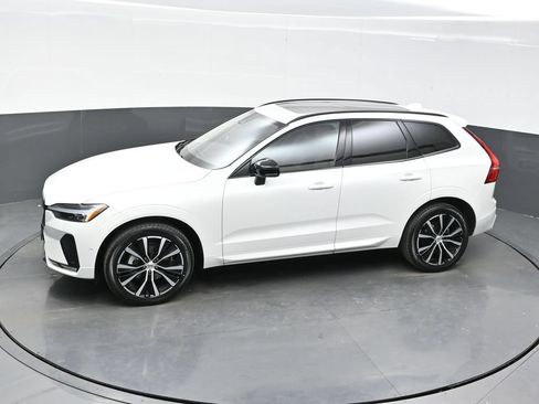 Used 2025 Volvo XC60 B5 Plus AWD/4WD image 31