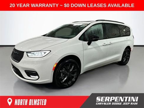 New 2026 Chrysler Pacifica Limited w/ S Appearance Package AWD/4WD image 1