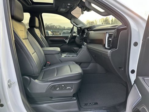 Used 2024 GMC Sierra 3500 Denali image 13