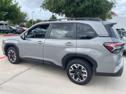 Used 2025 Subaru Forester Premium w/ Convenience Package #1 image 4