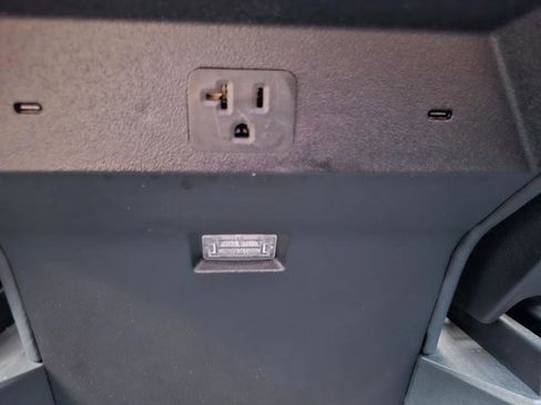 Used 2024 Tesla Cybertruck AWD Crew Cab image 78
