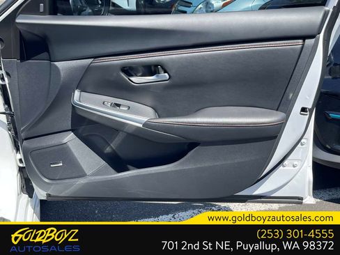 Used 2024 Nissan Sentra SR w/ SR Premium Package FWD image 21