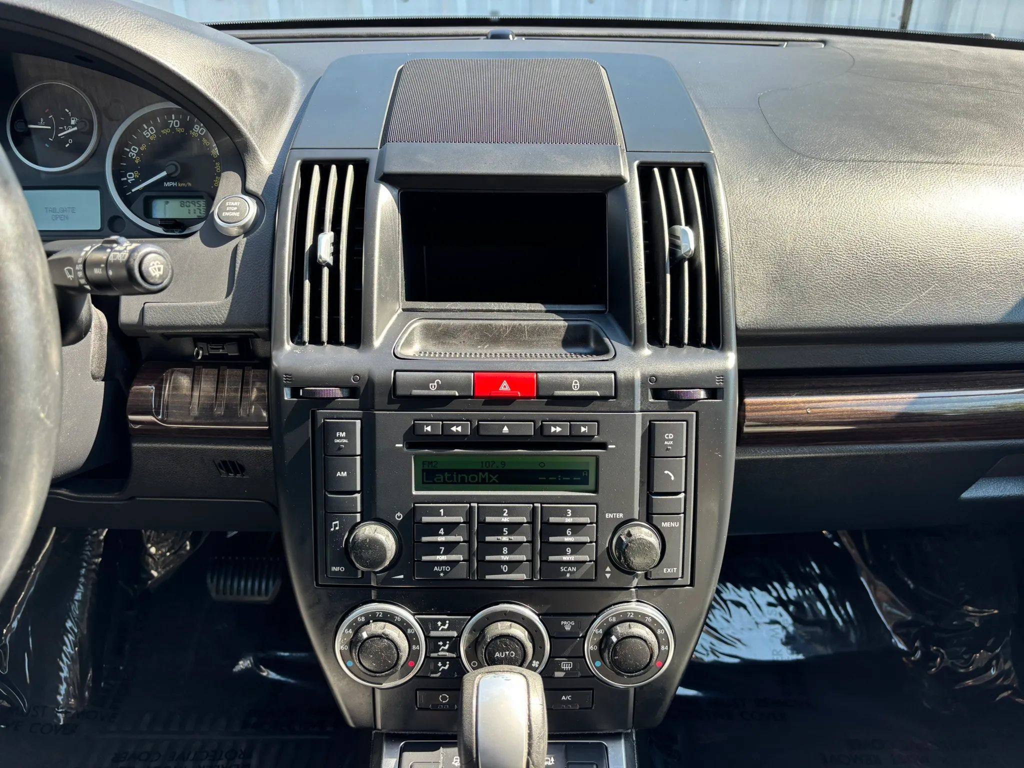 Used 2011 Land Rover LR2 HSE AWD/4WD image 30