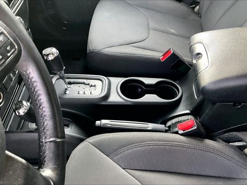 Used 2018 Jeep Wrangler Unlimited Sport w/ Connectivity Group image 15