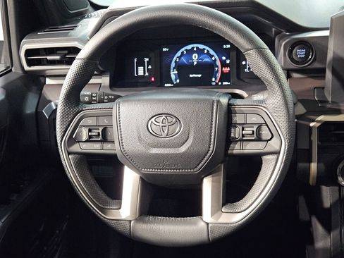 Certified 2025 Toyota Tacoma SR5 w/ SR5 Upgrade Package AWD/4WD image 26