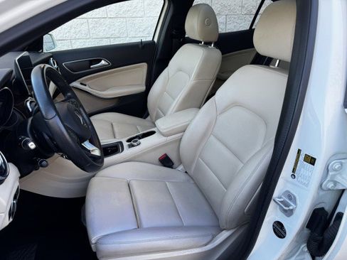 Used 2016 Mercedes-Benz GLA 250 4MATIC w/ Premium Package image 7