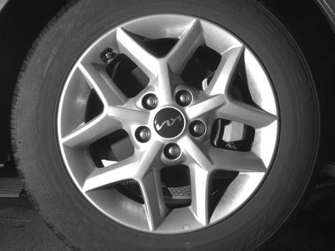 Used 2025 Kia Soul LX w/ LX Technology Package FWD image 13
