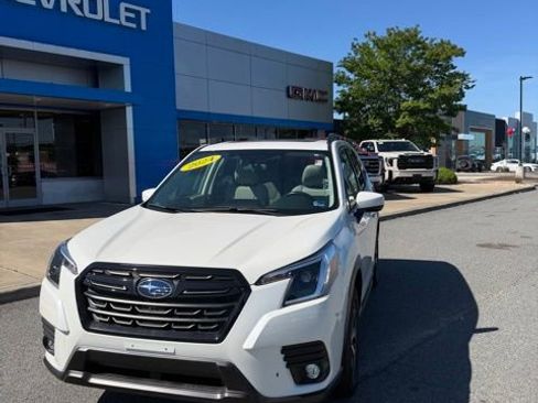 Used 2024 Subaru Forester Premium AWD/4WD image 1