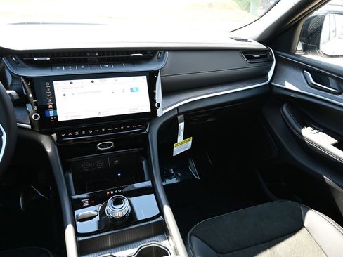 New 2026 Jeep Grand Cherokee Laredo image 16