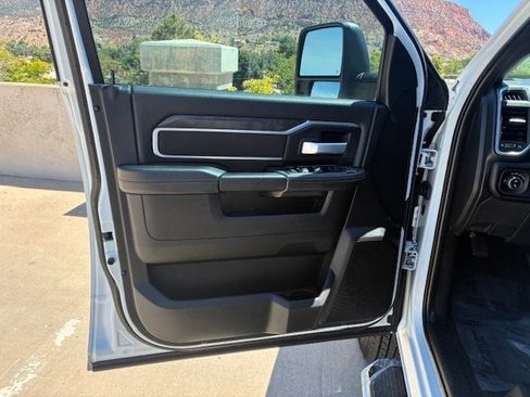 Used 2024 RAM 3500 Big Horn image 10