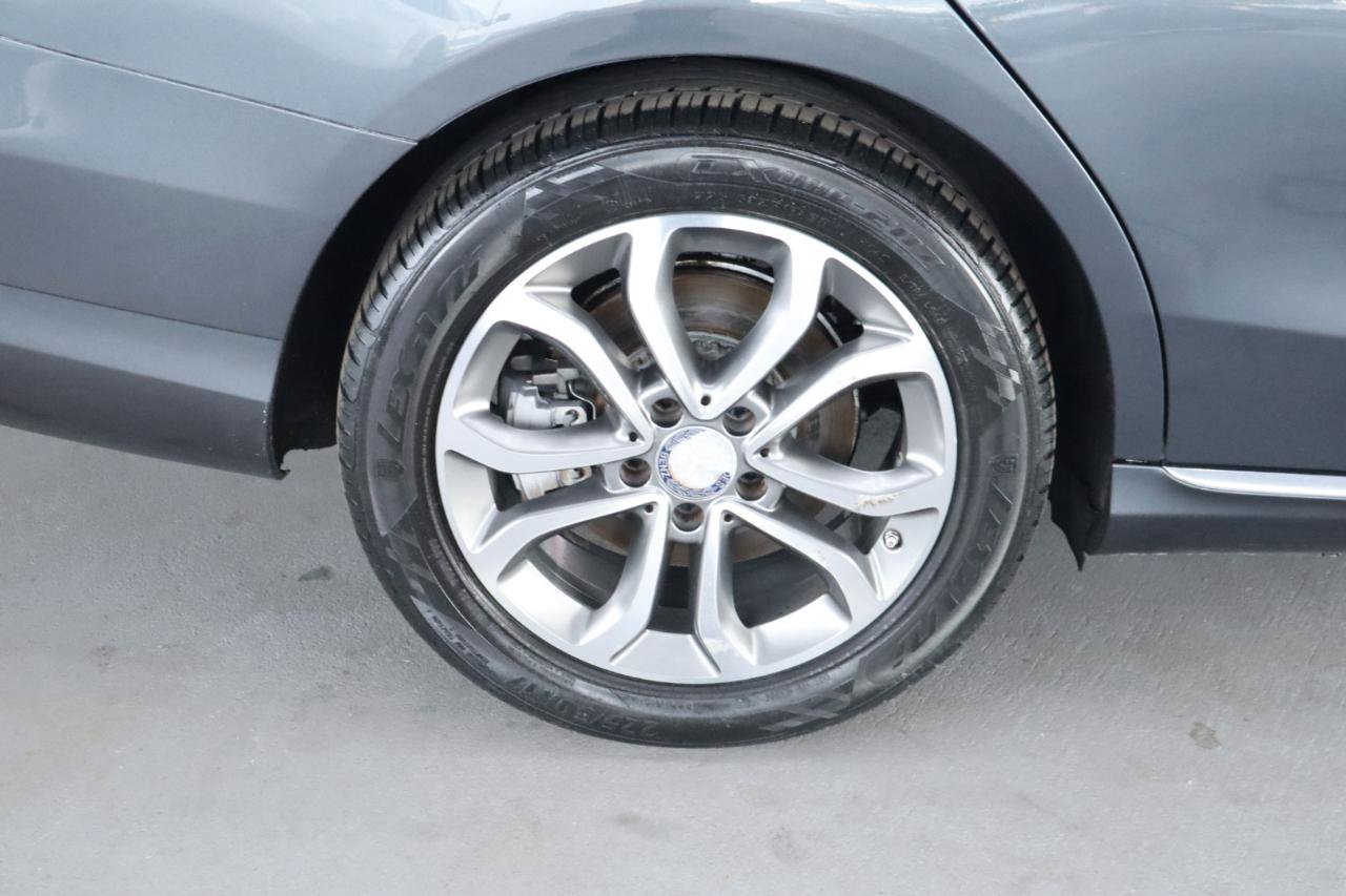 Used 2016 Mercedes-Benz C 300 4MATIC Sedan image 5