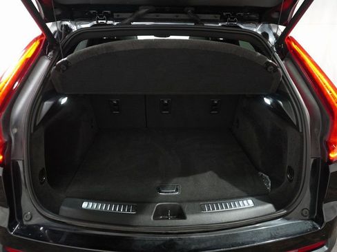 Used 2021 Cadillac XT4 Premium Luxury w/ Enhanced Visibility Package image 6