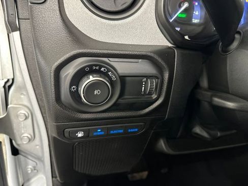 Used 2024 Jeep Wrangler Unlimited w/ Convenience Group AWD/4WD image 19
