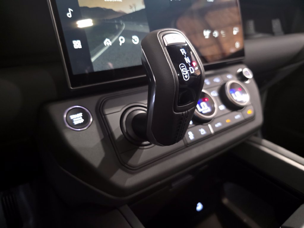 New 2026 Land Rover Defender 110 S AWD/4WD image 28
