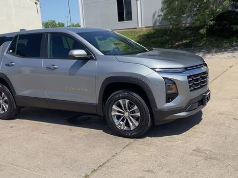 Used 2026 Chevrolet Equinox LT w/ Safety and Technology Package FWD image 2