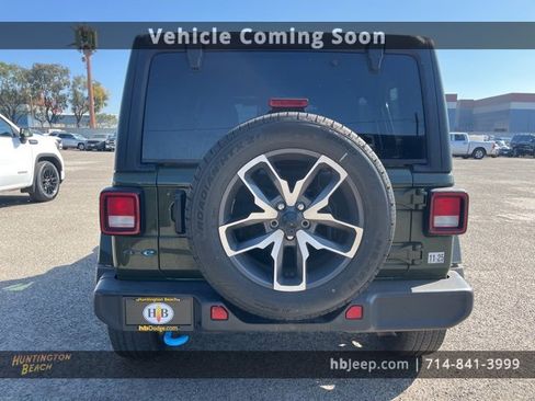 Used 2024 Jeep Wrangler Unlimited image 5