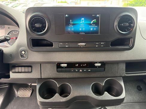 Used 2021 Mercedes-Benz Sprinter 1500 image 15