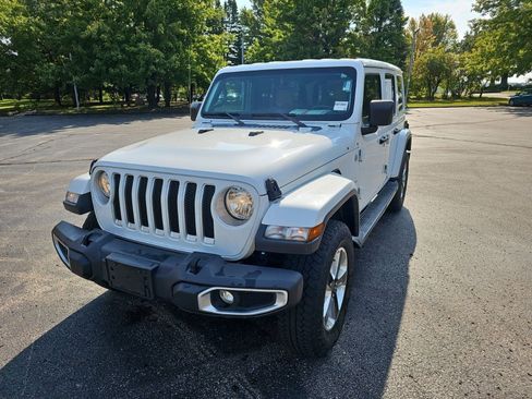Used 2019 Jeep Wrangler Unlimited Sahara AWD/4WD image 2