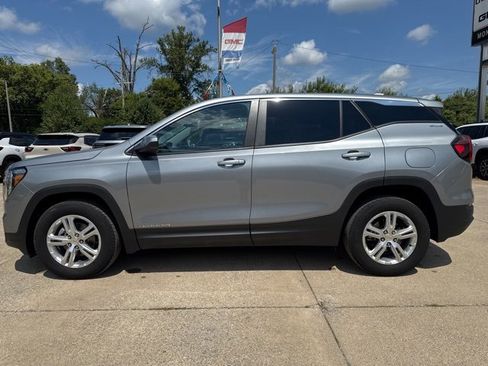 Used 2024 GMC Terrain SLE image 6