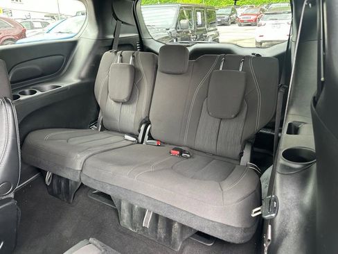 Certified 2023 Chrysler Pacifica Touring FWD image 18