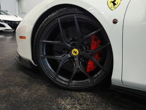 Used 2018 Ferrari 488 GTB RWD image 13