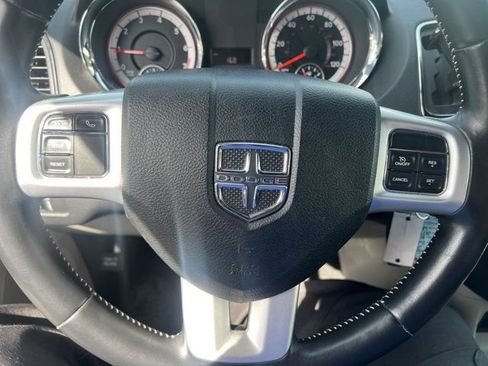 Used 2018 Dodge Grand Caravan SXT FWD image 2