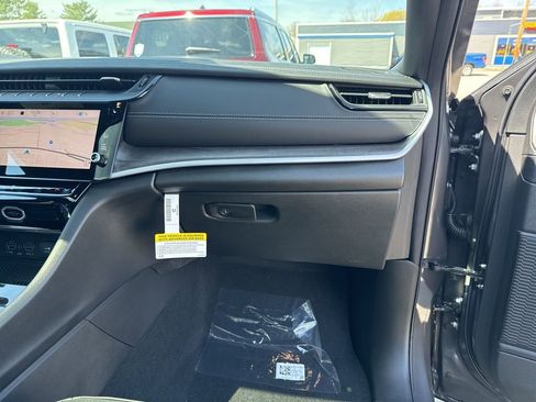 New 2026 Jeep Grand Cherokee Altitude AWD/4WD image 30