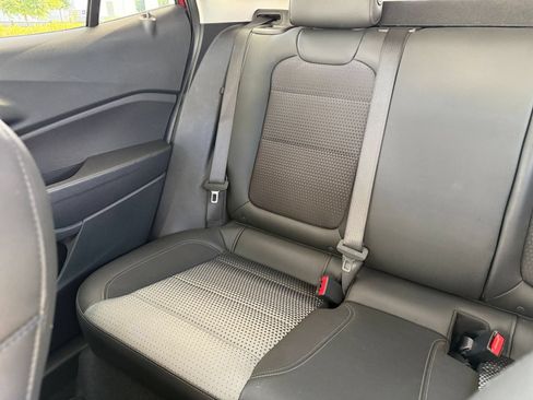Used 2025 Chevrolet Trax LT FWD image 39