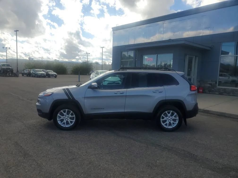 Used 2015 Jeep Cherokee Latitude AWD/4WD image 2